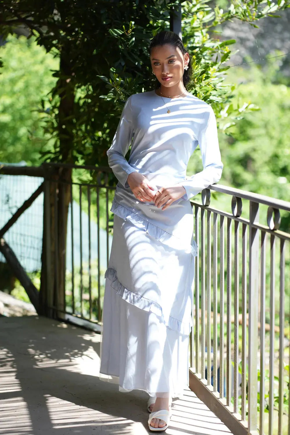 ROMANCE RUFFLE DRESS - CAPRI SKY Losyana.nl