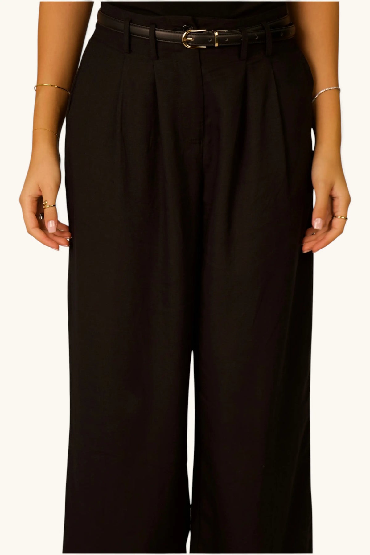 Schwarze Premium Leinenhose von LOSYANA, lockeres Schnitt und stilvoller Look, perfekt für den Sommer und Freizeit.