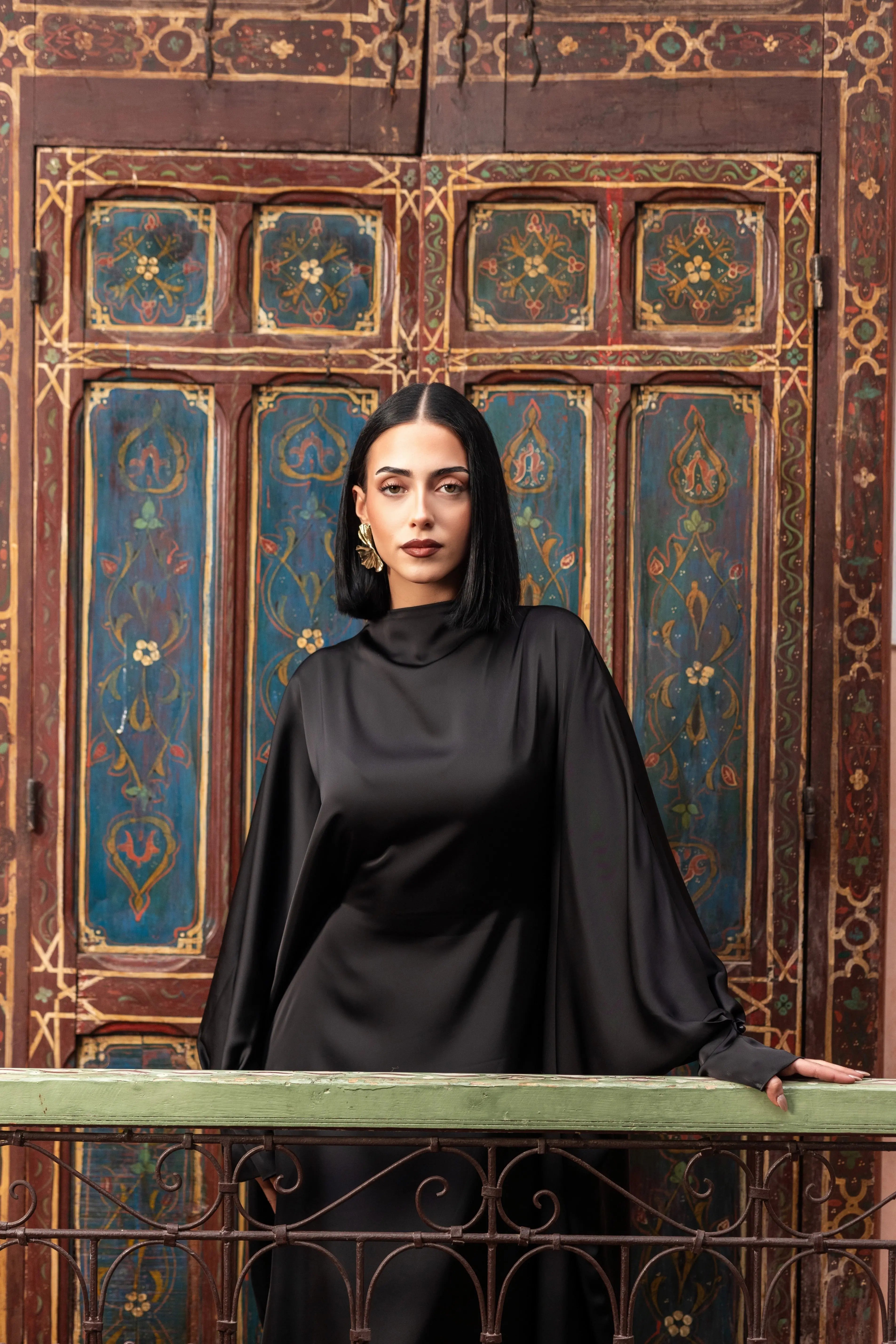 arabian satin abaya - black