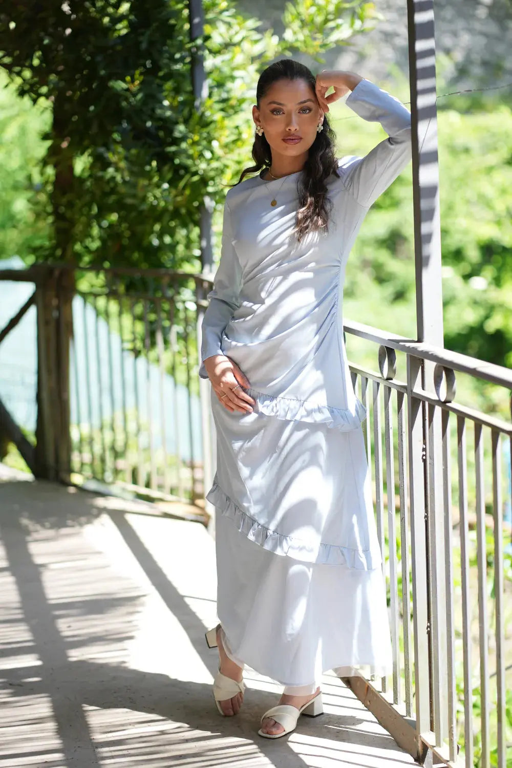 ROMANCE RUFFLE DRESS - CAPRI SKY Losyana.nl