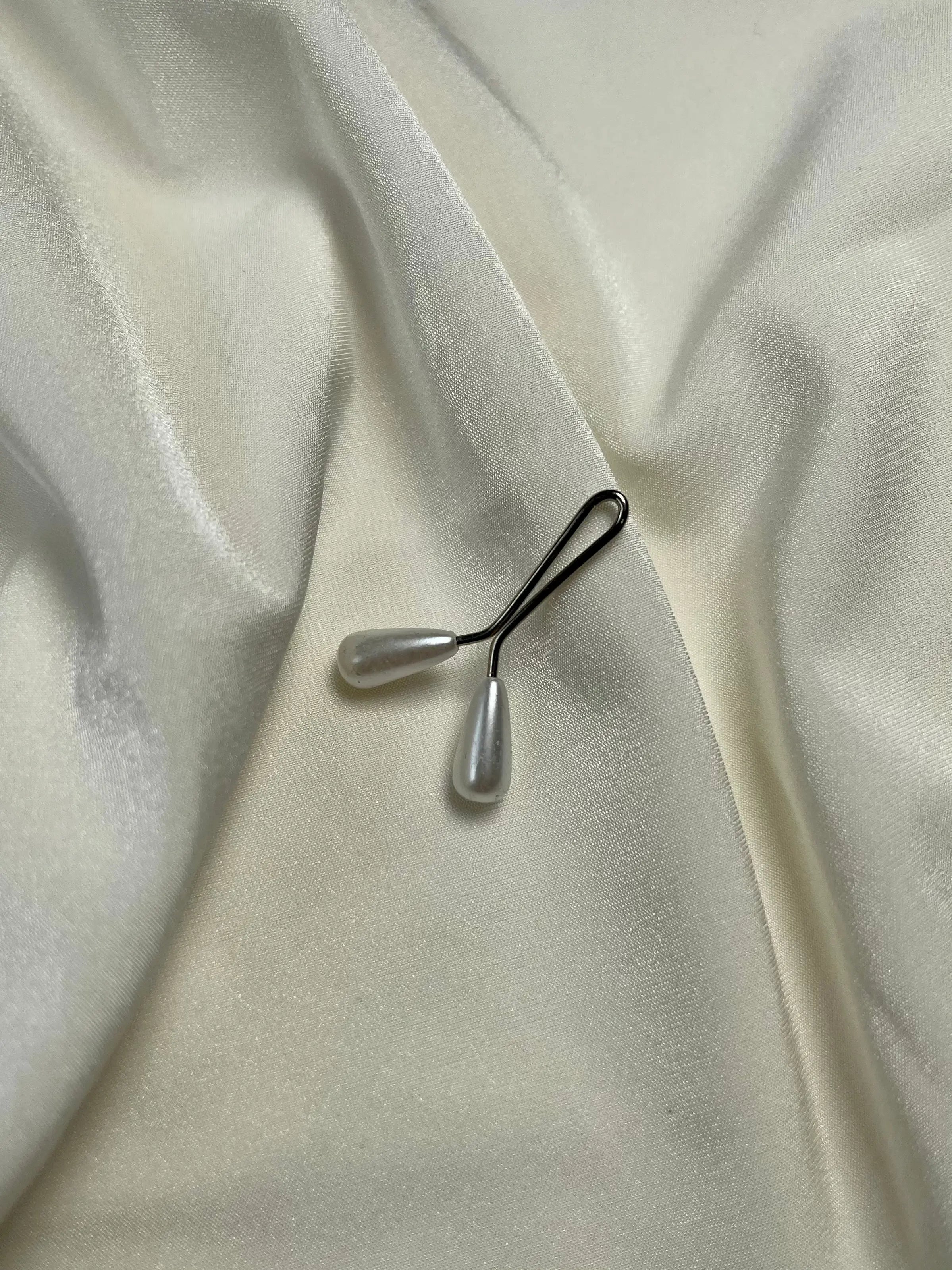 Hijab clip - white pearl Losyana.Shop